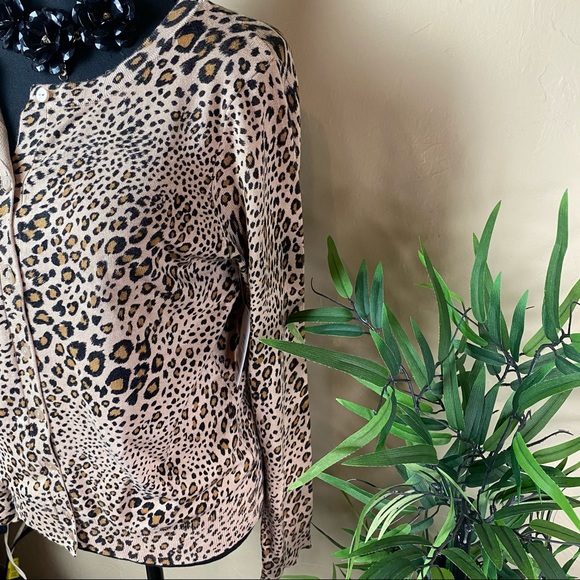 Leopard Cardigan 🌻 - Picture 3 of 10